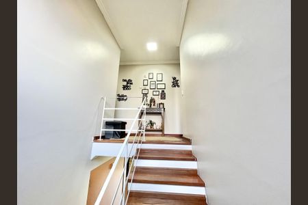 Casa à venda com 480m², 5 quartos e 5 vagasEscada