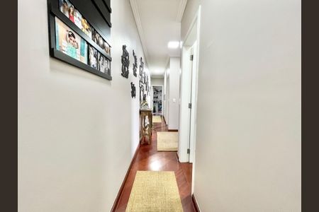 Casa à venda com 480m², 5 quartos e 5 vagasCorredor