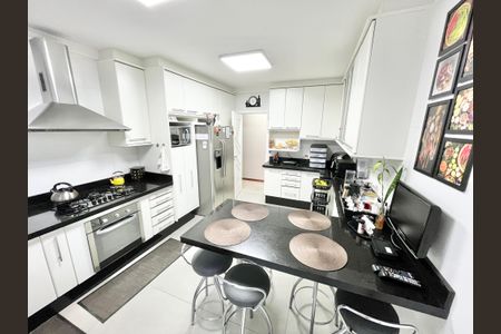 Casa à venda com 480m², 5 quartos e 5 vagasCozinha
