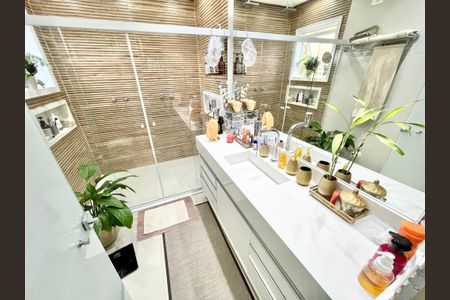 Casa à venda com 480m², 5 quartos e 5 vagasBanheiro da Suíte 1
