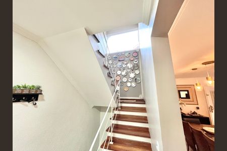 Casa à venda com 480m², 5 quartos e 5 vagasEscada