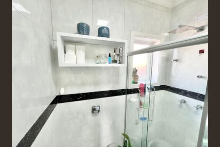 Casa à venda com 480m², 5 quartos e 5 vagasBanheiro da Suíte 4
