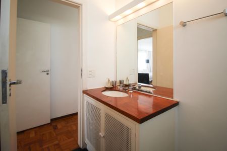 Apartamento para alugar com 410m², 3 quartos e 1 vaga Apartamento para alugar com 410m², 3 quartos e 1 vagaBanheiro da Suíte 2