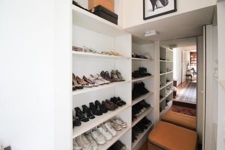 Apartamento para alugar com 410m², 3 quartos e 1 vaga Apartamento para alugar com 410m², 3 quartos e 1 vagaCloset da suíte 1