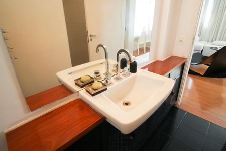 Apartamento para alugar com 410m², 3 quartos e 1 vaga Apartamento para alugar com 410m², 3 quartos e 1 vagaBanheiro