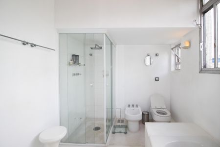 Apartamento para alugar com 410m², 3 quartos e 1 vaga Apartamento para alugar com 410m², 3 quartos e 1 vagaBanheiro da Suíte 1