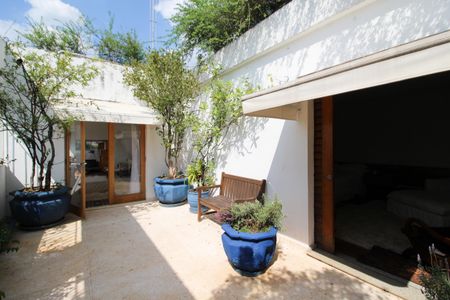 Apartamento para alugar com 410m², 3 quartos e 1 vaga Apartamento para alugar com 410m², 3 quartos e 1 vagaSacada