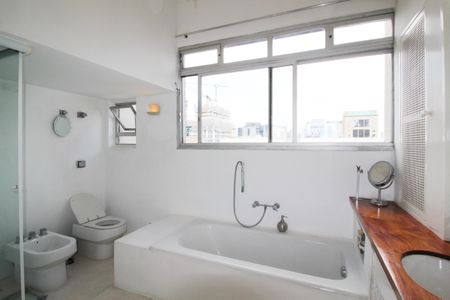 Apartamento para alugar com 410m², 3 quartos e 1 vaga Apartamento para alugar com 410m², 3 quartos e 1 vagaBanheiro da Suíte 1