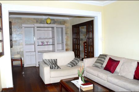 Casa para alugar com 220m², 1 quarto e 1 vagaSala