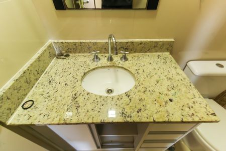 Apartamento à venda com 79m², 2 quartos e 1 vaga Apartamento à venda com 79m², 2 quartos e 1 vagaBanheiro da Suíte 2