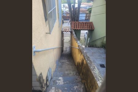 Casa à venda com 115m², 2 quartos e sem vagaESCADA EXTERNA