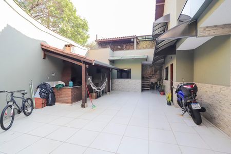 Casa para alugar com 120m², 3 quartos e 5 vagasQuintal