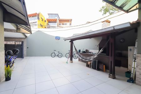 Casa para alugar com 120m², 3 quartos e 5 vagasQuintal