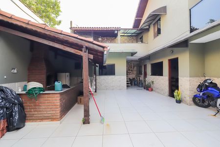 Casa para alugar com 120m², 3 quartos e 5 vagasQuintal
