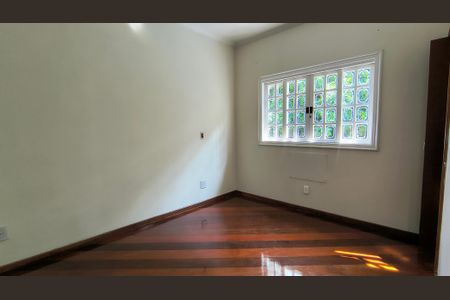 Casa de condomínio à venda com 228m², 4 quartos e 2 vagas Casa de condomínio à venda com 228m², 4 quartos e 2 vagasSuíte 3