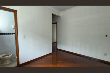 Casa de condomínio à venda com 228m², 4 quartos e 2 vagas Casa de condomínio à venda com 228m², 4 quartos e 2 vagasSuíte 3