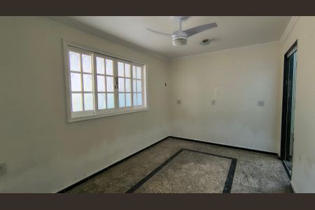 Sala de casa de condomínio para alugar com 4 quartos, 228m² em Vargem Pequena, Rio de Janeiro