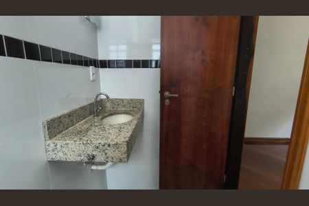 Casa de condomínio à venda com 228m², 4 quartos e 2 vagas Casa de condomínio à venda com 228m², 4 quartos e 2 vagasBanheiro da Suíte 2