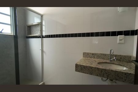 Casa de condomínio à venda com 228m², 4 quartos e 2 vagas Casa de condomínio à venda com 228m², 4 quartos e 2 vagasBanheiro da Suíte 2