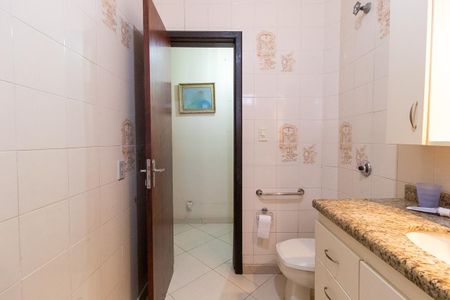 Casa para alugar com 268m², 3 quartos e 4 vagasBanheiro Social