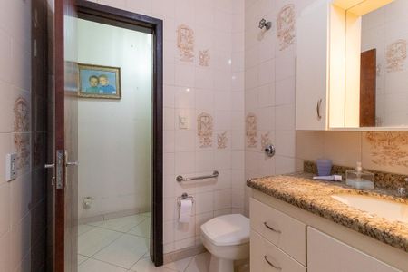 Casa para alugar com 268m², 3 quartos e 4 vagasBanheiro Social