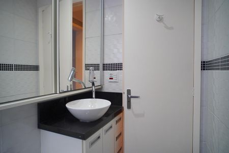 Banheiro de apartamento para alugar com 1 quarto, 46m² em Vila Ipiranga, Porto Alegre
