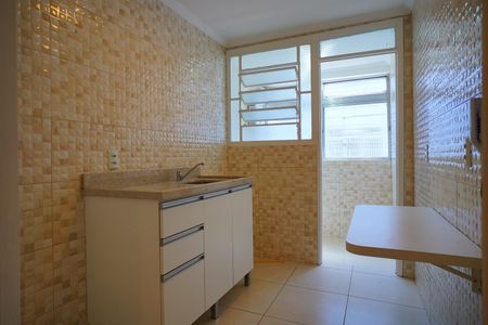 Cozinha de apartamento para alugar com 1 quarto, 46m² em Vila Ipiranga, Porto Alegre