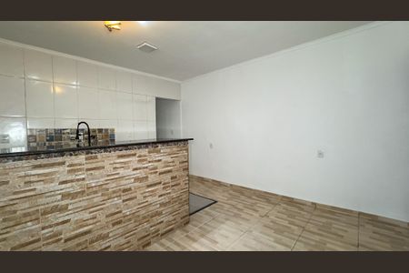 Casa para alugar com 100m², 2 quartos e 1 vaga Casa para alugar com 100m², 2 quartos e 1 vagaSala e Cozinha