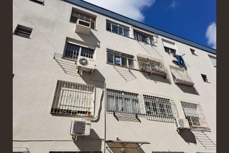 Apartamento à venda com 70m², 2 quartos e 1 vaga Apartamento à venda com 70m², 2 quartos e 1 vagaAdesivo na Janela
