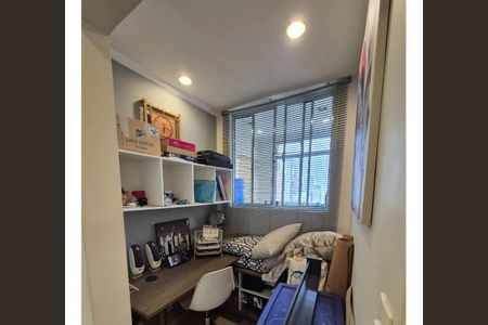 Apartamento à venda com 105m², 2 quartos e sem vagaCloset