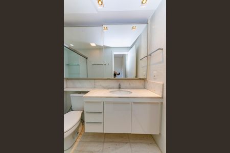 Apartamento para alugar com 306m², 4 quartos e 3 vagasBanheiro da Suíte 2