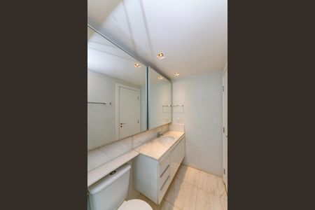 Apartamento para alugar com 306m², 4 quartos e 3 vagasBanheiro da Suíte 2