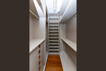 Apartamento para alugar com 306m², 4 quartos e 3 vagasCloset da suíte 1