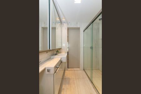 Apartamento para alugar com 306m², 4 quartos e 3 vagasBanheiro da Suíte 1