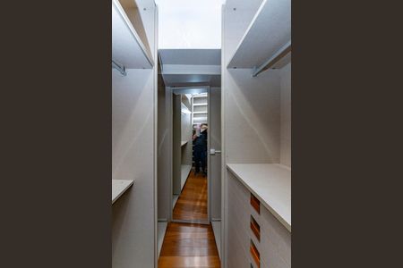 Apartamento para alugar com 306m², 4 quartos e 3 vagasCloset da suíte 1