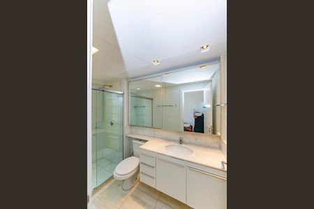 Apartamento para alugar com 306m², 4 quartos e 3 vagasBanheiro da Suíte 2