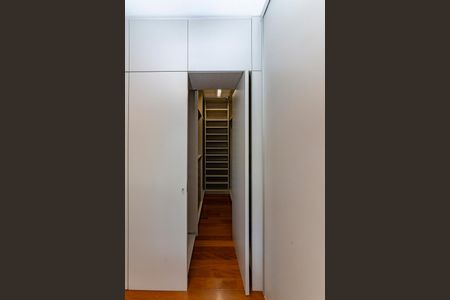 Apartamento para alugar com 306m², 4 quartos e 3 vagasCloset da suíte 1