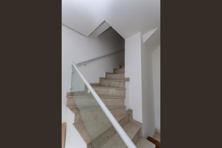 Casa para alugar com 84m², 2 quartos e 1 vagaEscada