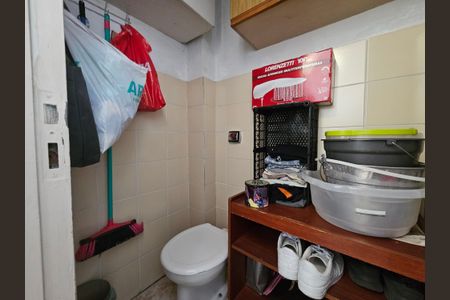 Apartamento à venda com 72m², 2 quartos e sem vaga Apartamento à venda com 72m², 2 quartos e sem vagaBanheiro de serviço