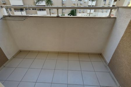 Apartamento à venda com 70m², 3 quartos e 1 vaga Apartamento à venda com 70m², 3 quartos e 1 vagaVaranda