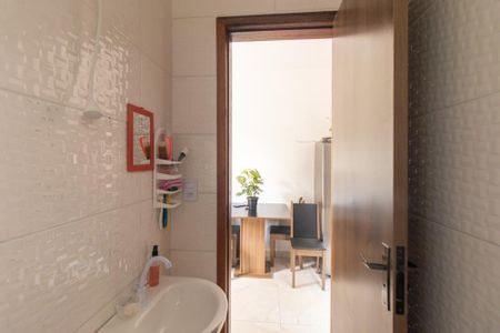 Banheiro Social de casa à venda com 2 quartos, 33m² em Campo de Santana, Curitiba