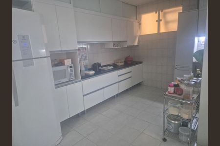 Casa à venda com 200m², 4 quartos e 2 vagas Casa à venda com 200m², 4 quartos e 2 vagasFoto 29