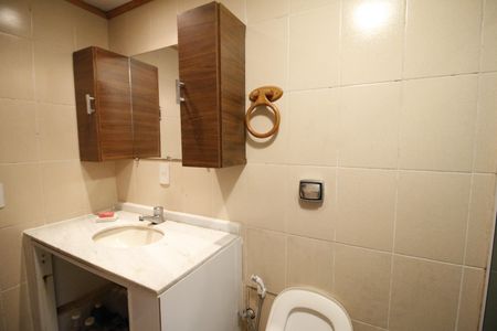 Banheiro social de casa de condomínio à venda com 2 quartos, 106m² em Jacarepaguá, Rio de Janeiro