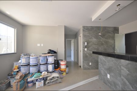 Sala de casa para alugar com 2 quartos, 88m² em Marechal Hermes, Rio de Janeiro