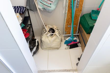 Apartamento para alugar com 74m², 2 quartos e 1 vaga Apartamento para alugar com 74m², 2 quartos e 1 vagaBanheiro de serviço