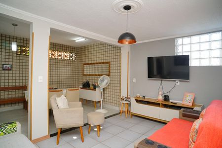 Sala de casa à venda com 5 quartos, 400m² em Itaipu, Niterói