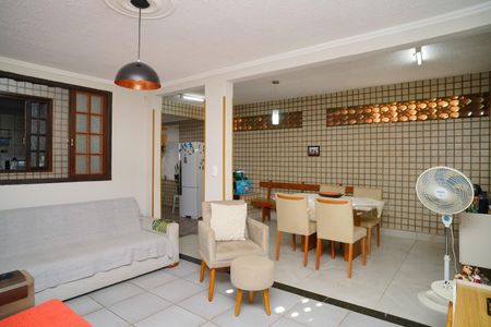 Sala de casa à venda com 5 quartos, 400m² em Itaipu, Niterói