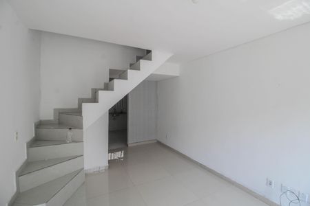 Sala de casa para alugar com 2 quartos, 57m² em Rodilândia, Nova Iguaçu