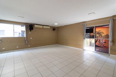 Apartamento para alugar com 44m², 2 quartos e 1 vaga Apartamento para alugar com 44m², 2 quartos e 1 vagaÁrea comum - Salão de festas