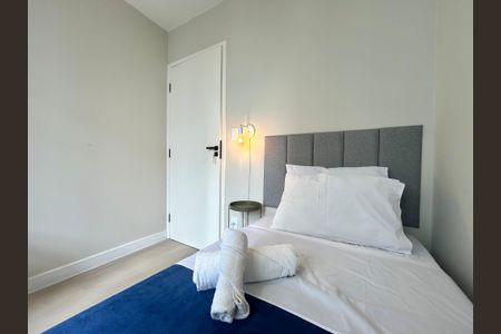 Quarto 1 de apartamento para alugar com 2 quartos, 52m² em Itacorubi, Florianópolis